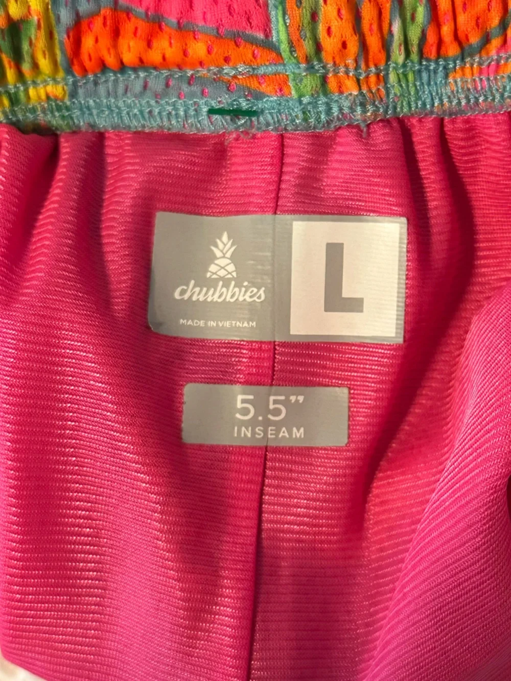 Chubbies The Hooligans Neon Pineapple Mesh Lined Shorts 5.5” Inseam Size Large